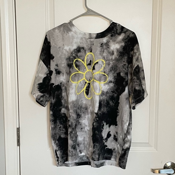 Tie Dye Flower Tee - Picture 2 of 4
